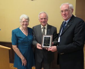 SIM alum, Doug Vaisey, receives his award